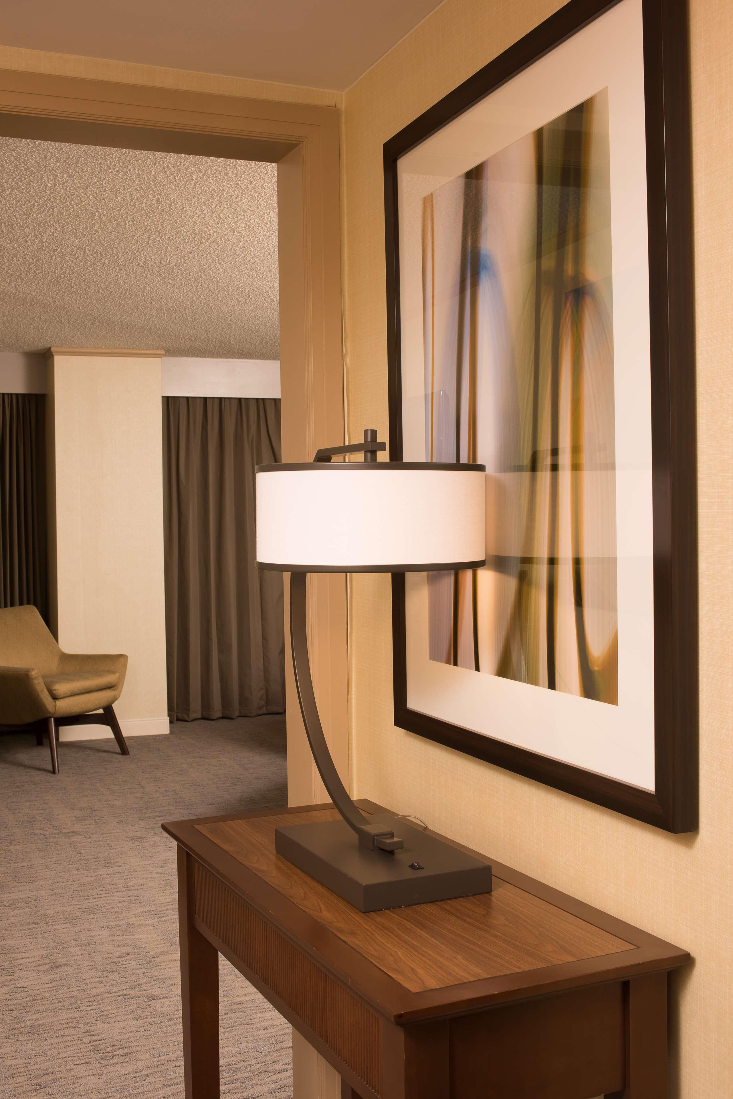Doubletree By Hilton Tulsa At Warren Place Exterior foto